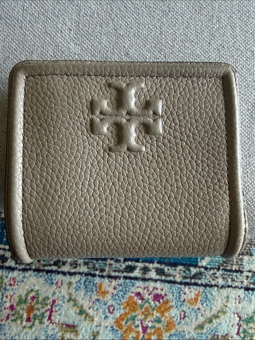 Tory Burch Pebbled Leather Compact Card Case in Taupe